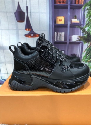Louis Vuitton sneakers black