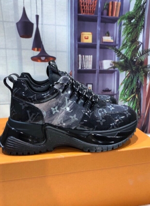 Louis Vuitton sneakers black
