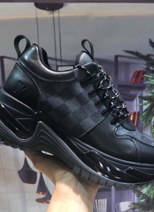 Louis Vuitton sneakers black