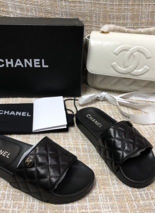 Chanel slippers black