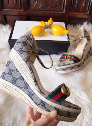 Gucci sandals beige and dark blue