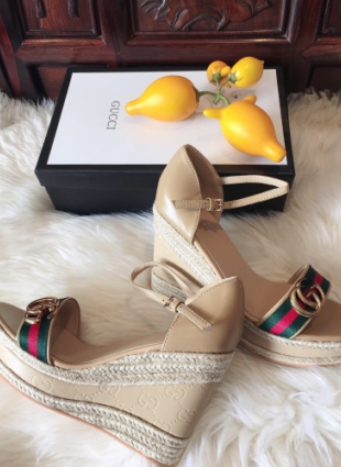 Gucci sandals beige