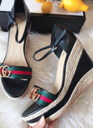 Gucci sandals black and beige