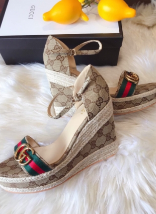 Gucci sandals beige and brown