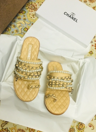 Chanel step-ins beige