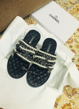 Chanel step-ins black