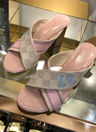 Louis Vuitton step-ins beige and pink