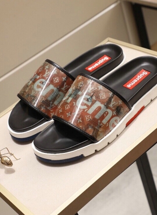 Supreme slippers brown