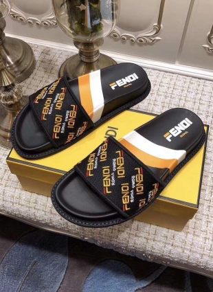 Fendi slippers black