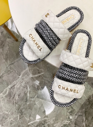 Chanel step-ins white and black