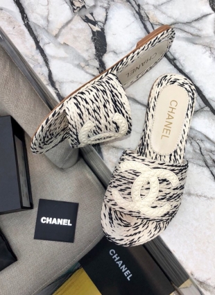 Chanel step-ins white and black