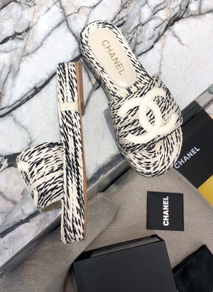 Chanel step-ins white and black
