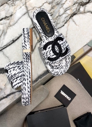 Chanel step-ins black and white