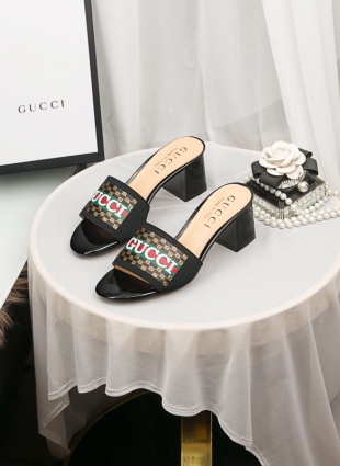 Gucci sandals black
