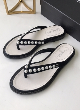 Chanel step-ins black
