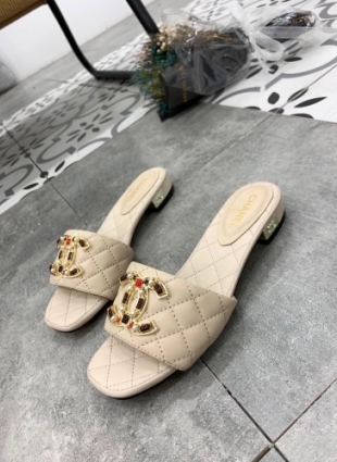 Chanel step-ins beige