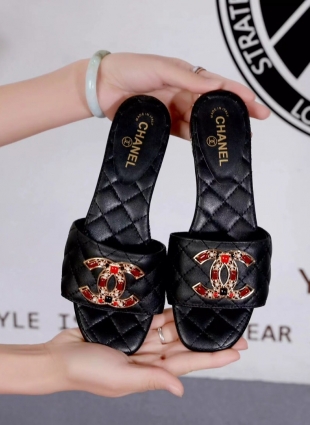Chanel step-ins black