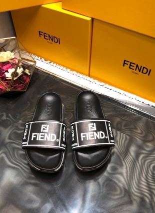 Fendi slippers black