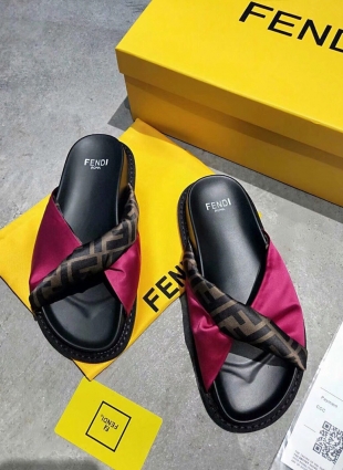 Fendi step-ins pink