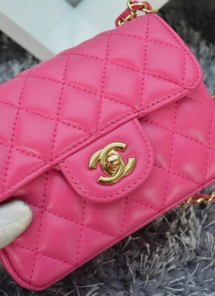 CHANEL pink bag gold chain size 17 x 12 x 7,5 cm stitched edge