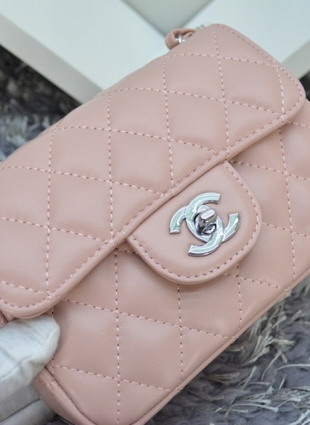 CHANEL dust pink bag silver chain size 17 x 12 x 7,5 cm stitched edge