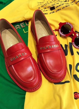Chanel shoes red