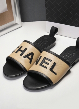 Chanel step-ins black and beige