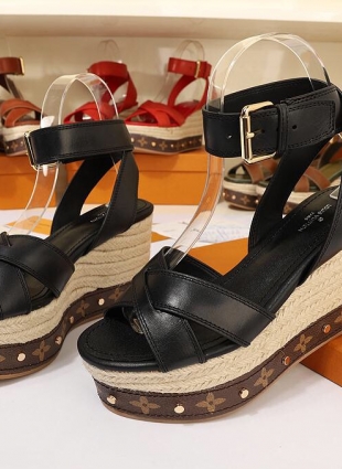 Louis Vuitton sandals black