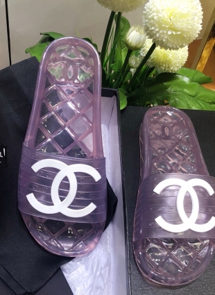 Chanel slides violet