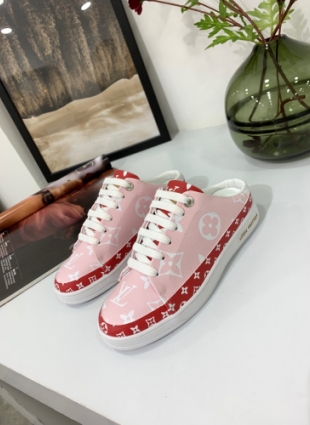 Louis Vuitton sneakers pink