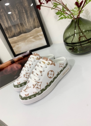 Louis Vuitton sneakers white and green