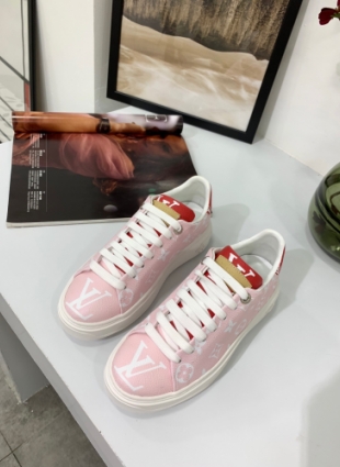 Louis Vuitton sneakers pink