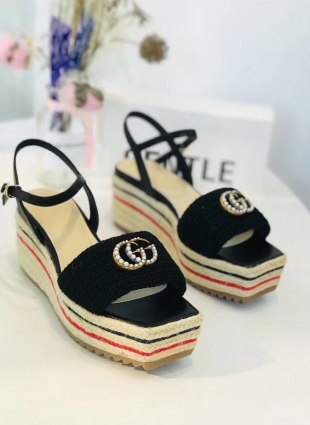 Gucci sandals black