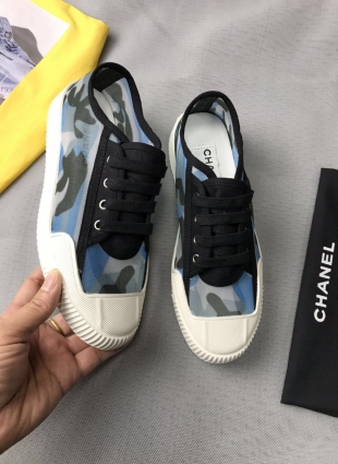 Chanel sneakers khaki