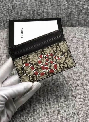 GG card holder