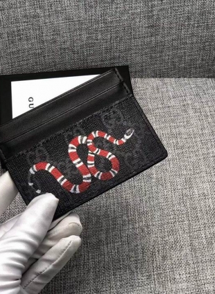 GG card holder