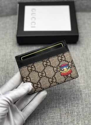 GG card holder