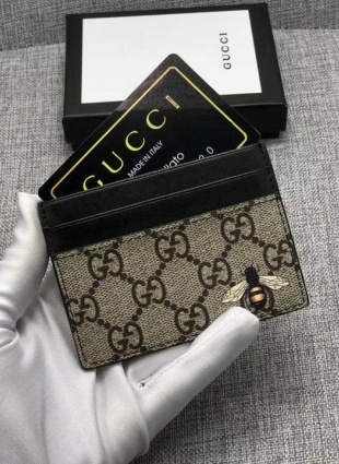 GG card holder