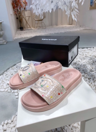 Chanel slides beige