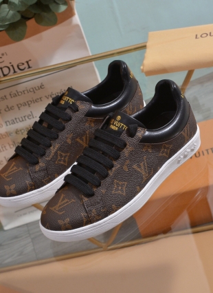 Louis Vuitton sneakers brown