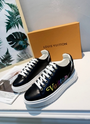 Louis Vuitton sneakers black