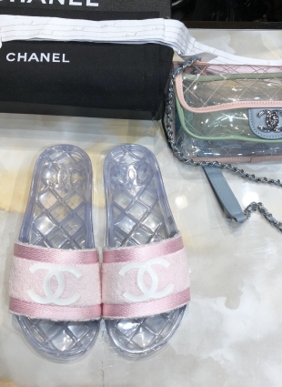 Chanel slides pink
