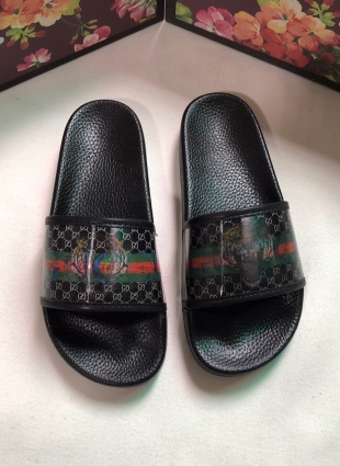 Gucci slides black