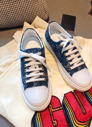 Louis Vuitton sneakers white and dark blue