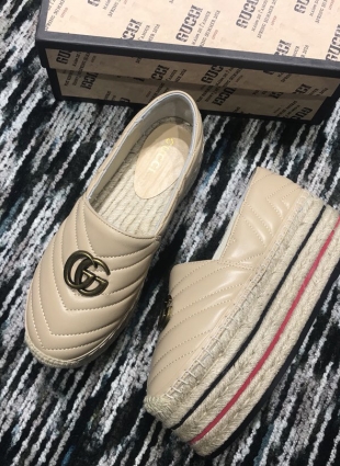 Gucci shoes beige