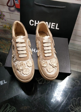 Chanel sneakers beige