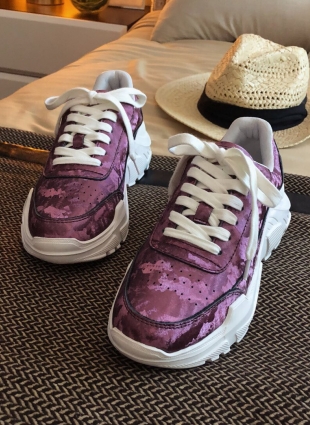 Chanel sneakers violet