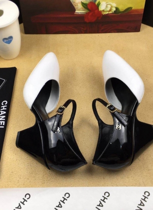 Chanel shoes black and white
