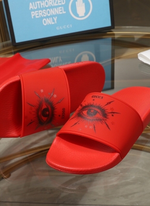 Gucci slides red