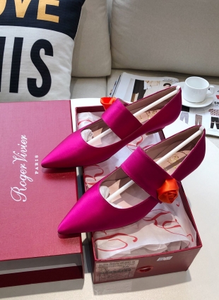 Roger Vivier shoes pink